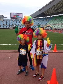 親子３人で、サマーファンランを楽しく走りました。
ただ大阪マラソンの抽選には外れました〜！